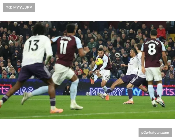 曼联前场压迫强度保持高位，逼抢体系运转流畅有效